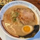 부탄츄라고 적힌 흰 그릇에 담긴 맛있어보이는 라멘이 찍힌 사진